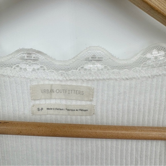 UO Darcy White Cropped Cardigan Women’s S Ribbed Lace Crochet Trim Coquette - Picture 10 of 11